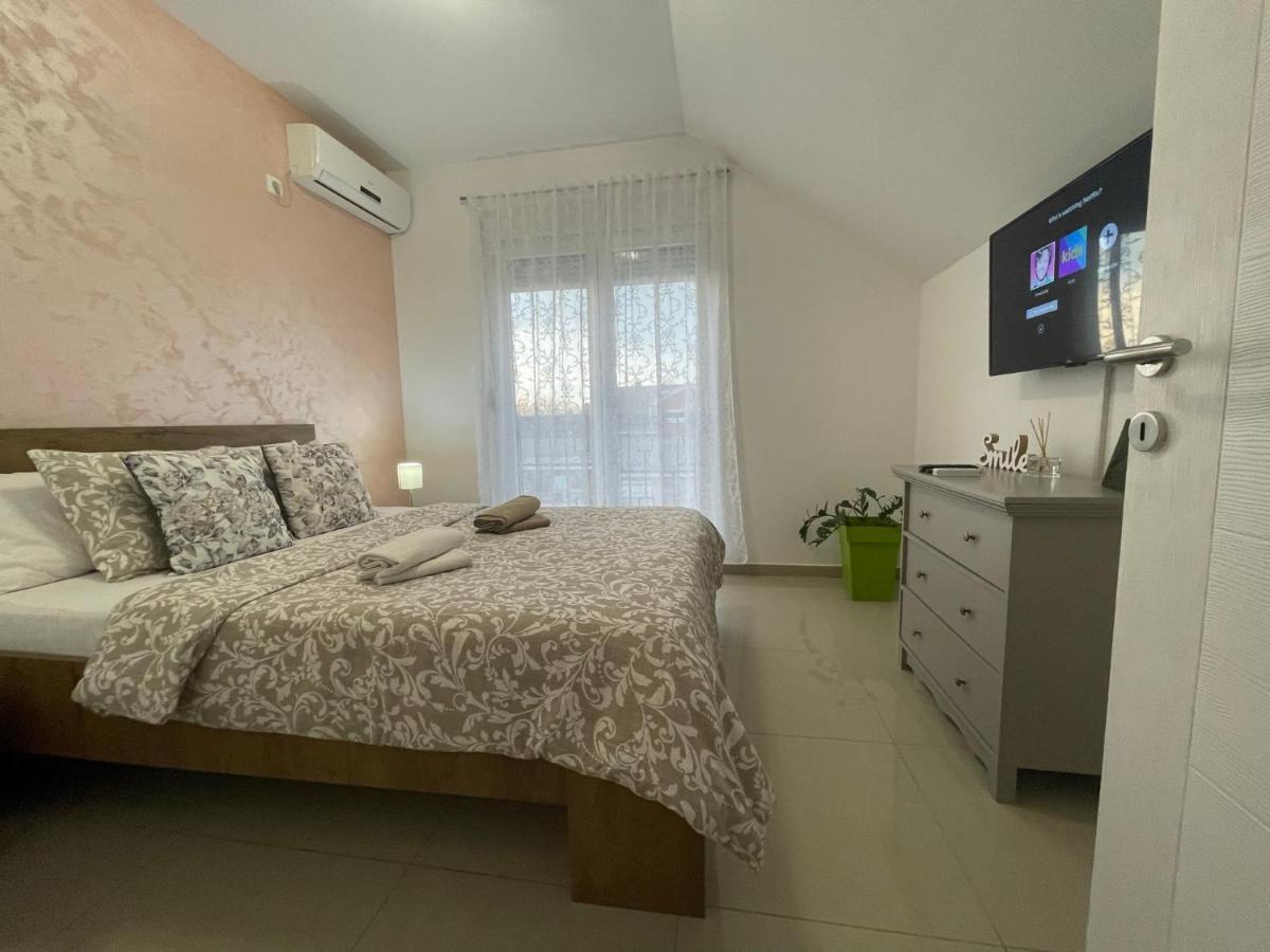 Apartman 1 Apartment Sremska Mitrovica Bagian luar foto
