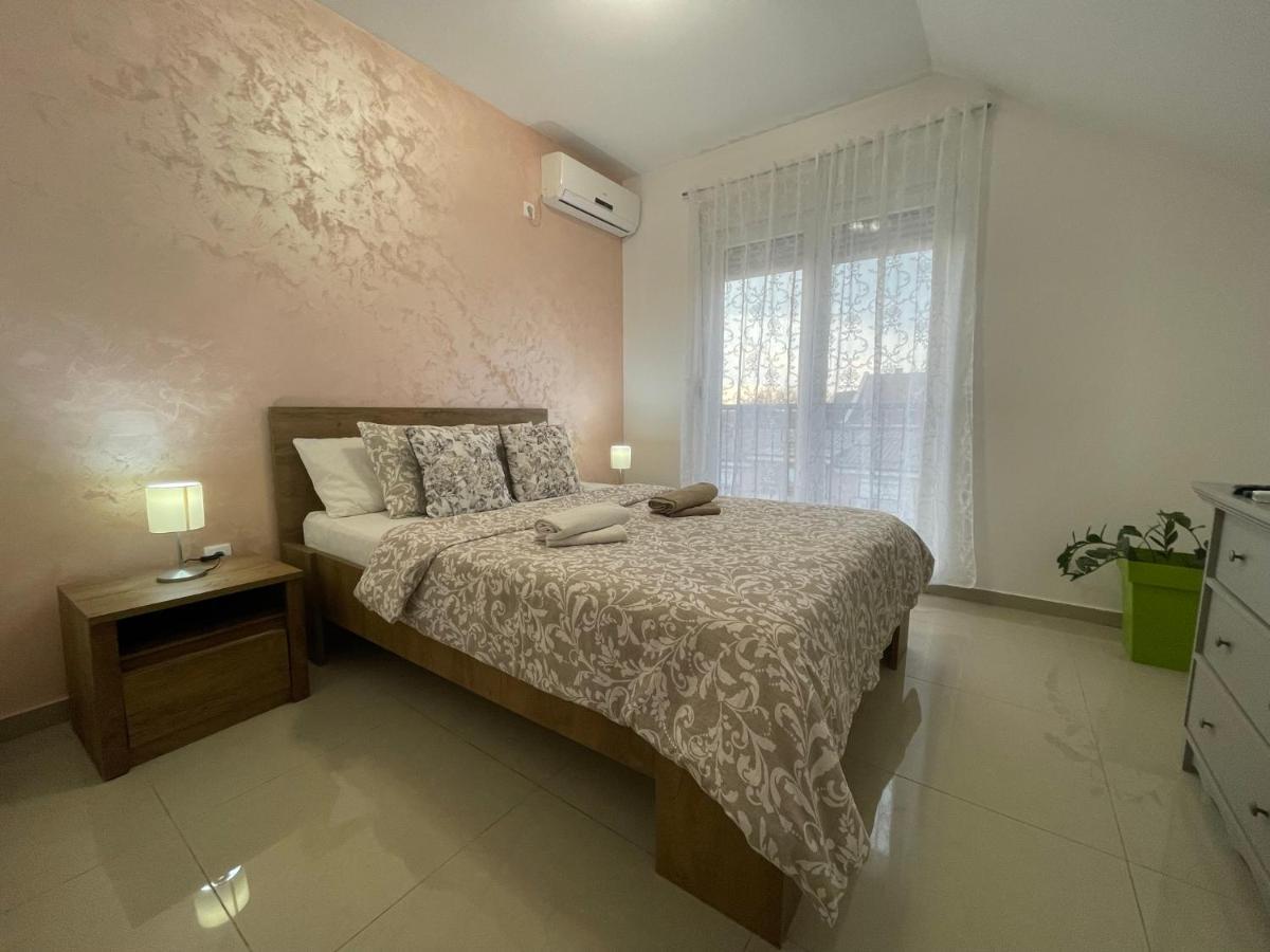 Apartman 1 Apartment Sremska Mitrovica Bagian luar foto