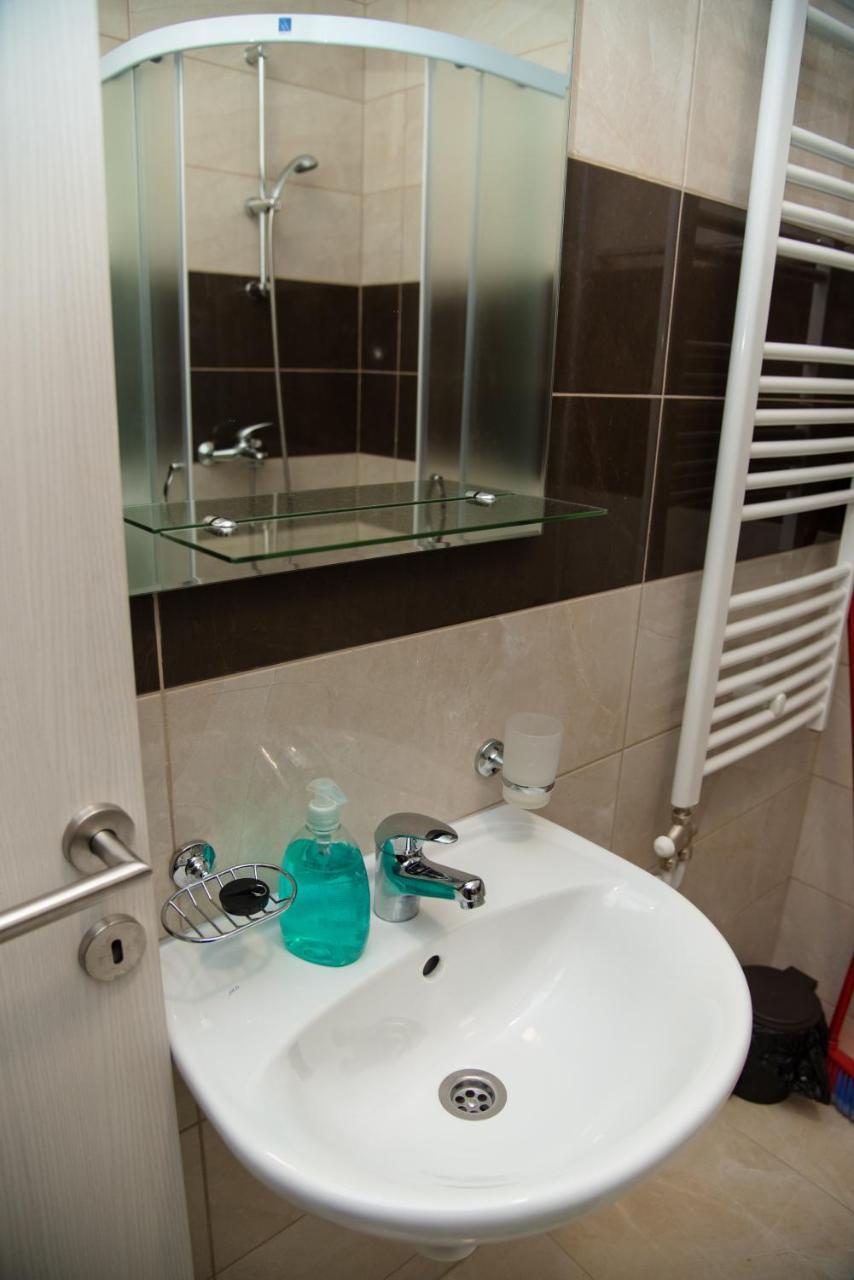 Apartman 1 Apartment Sremska Mitrovica Bagian luar foto